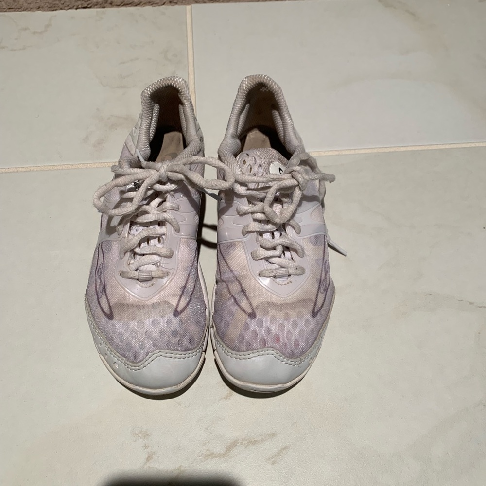 nfinity vengeance (cheer shoes) cheerleading